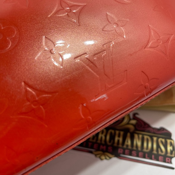 Louis Vuitton Wilshire in Vernis Red, comes with dust bag. - Picture 7 of 11